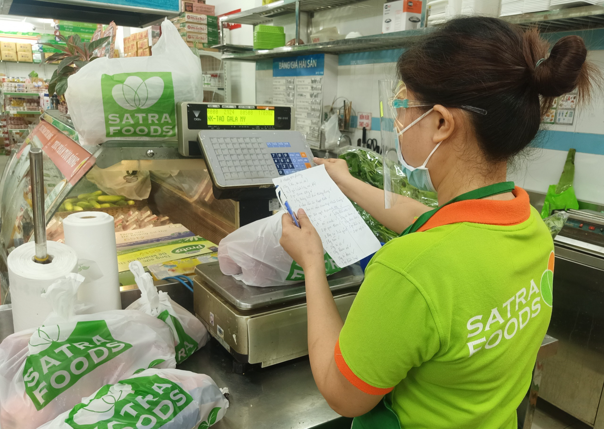 Hệ thống bán lẻ Satra: tăng cường nhân lực phục vụ người dân