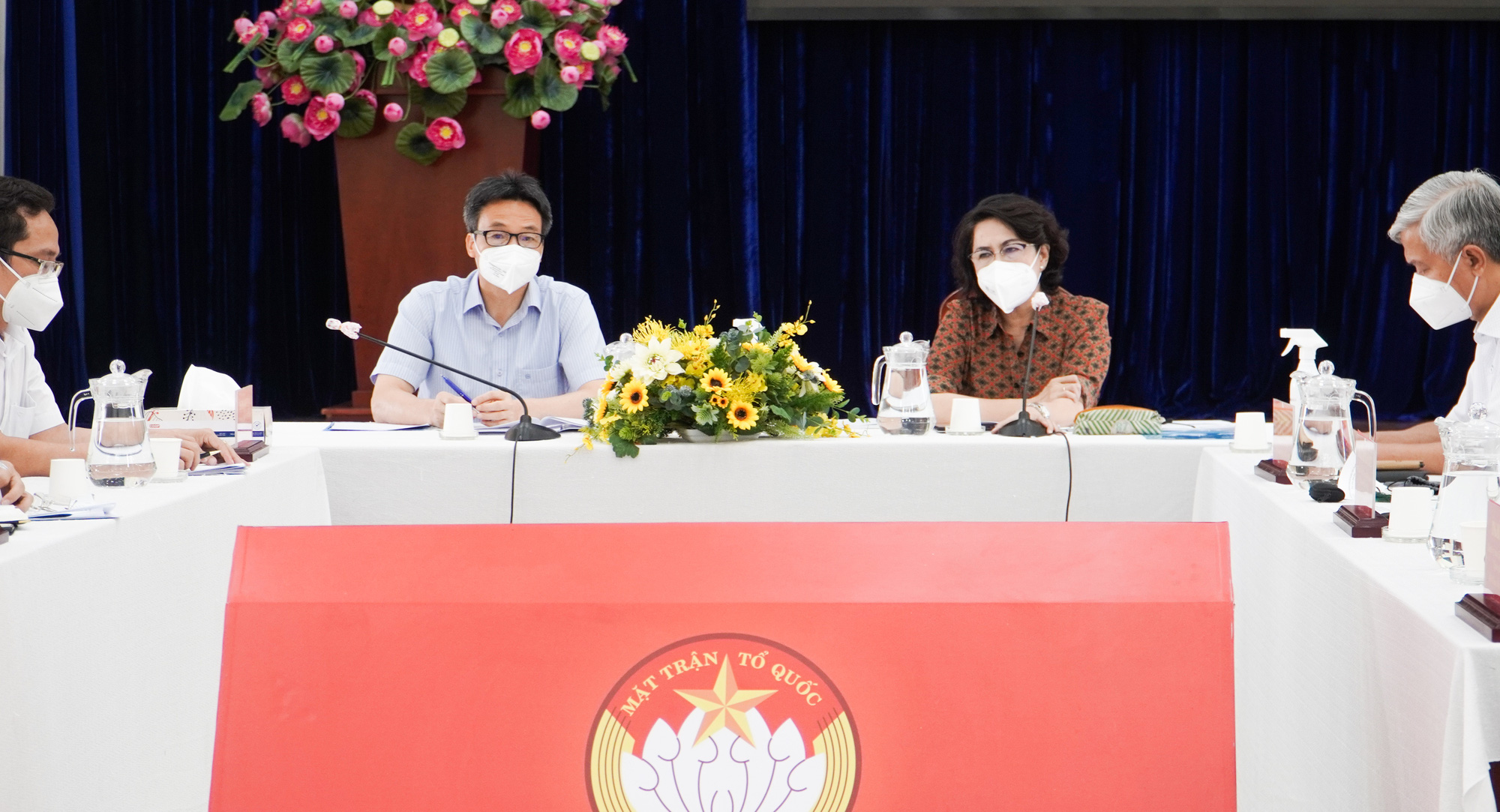 Phó Thủ tướng Vũ Đức Đam: Cần có cơ chế khuyến khích F0 khỏi bệnh tham gia phát thực phẩm cho dân