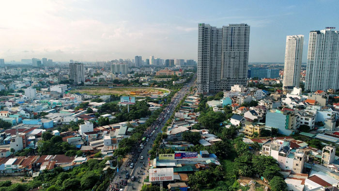 Chủ tịch HoREA Lê Hoàng Châu: Doanh nghiệp “sống được” thì ngân hàng mới “khỏe” - Ảnh 1.