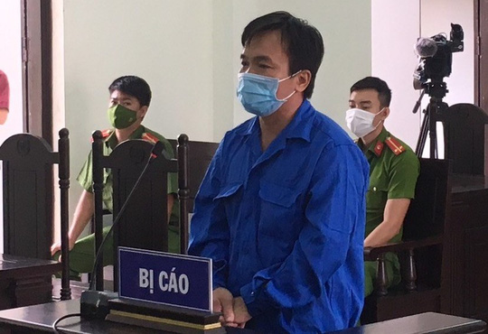 C&aacute;c đối tượng vượt chốt kiểm dịch, chống người thi h&agrave;nh c&ocirc;ng vụ l&atilde;nh &aacute;n t&ugrave; - Ảnh 2.