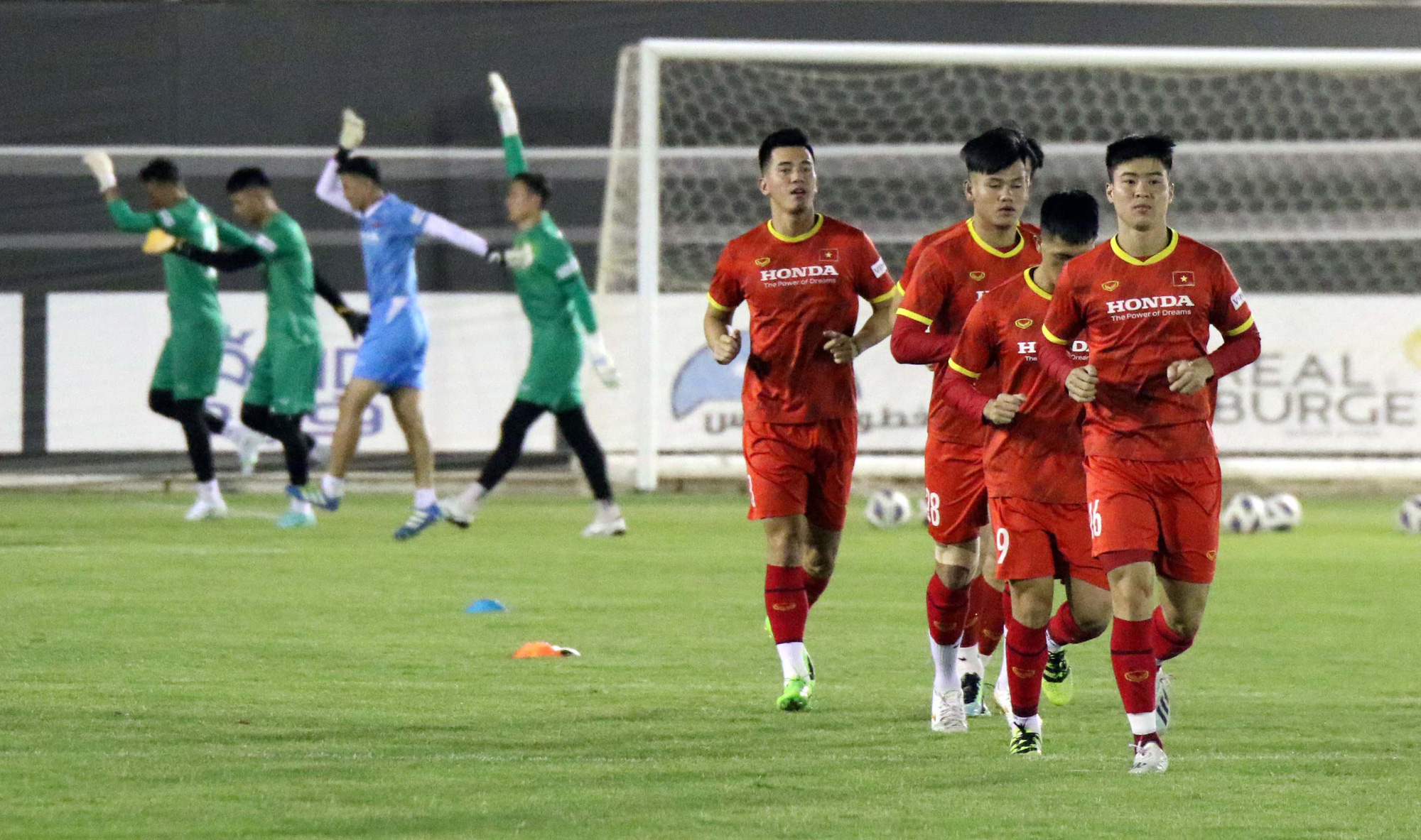 Tiền vệ Quang Hải: Chắt chiu những t&igrave;nh huống cố định trong trận &ldquo;đại chiến&rdquo; với đội tuyển đẳng cấp ch&acirc;u &Aacute; - Ảnh 5.