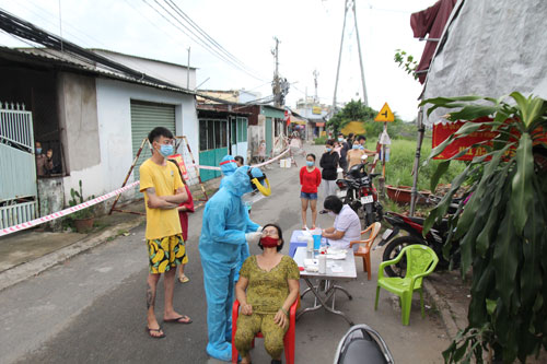Bác sĩ Trương Hữu Khanh: F0 xuất viện - đừng test nhanh liên tục rồi... hết hồn!