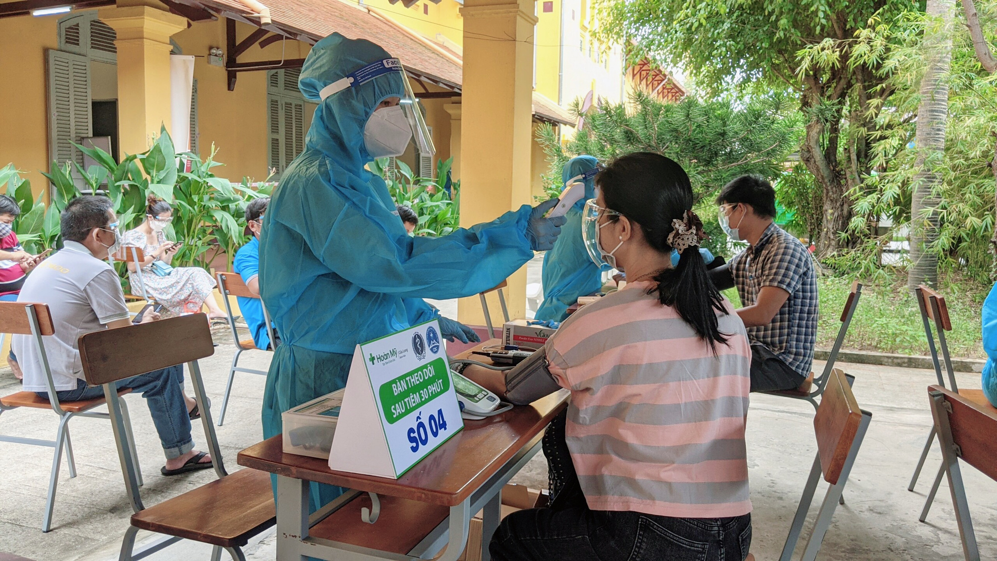 “Biệt đội cấp cứu 916” ở Cần Thơ tham gia tiêm vắc-xin ngừa Covid-19 - Ảnh 15.
