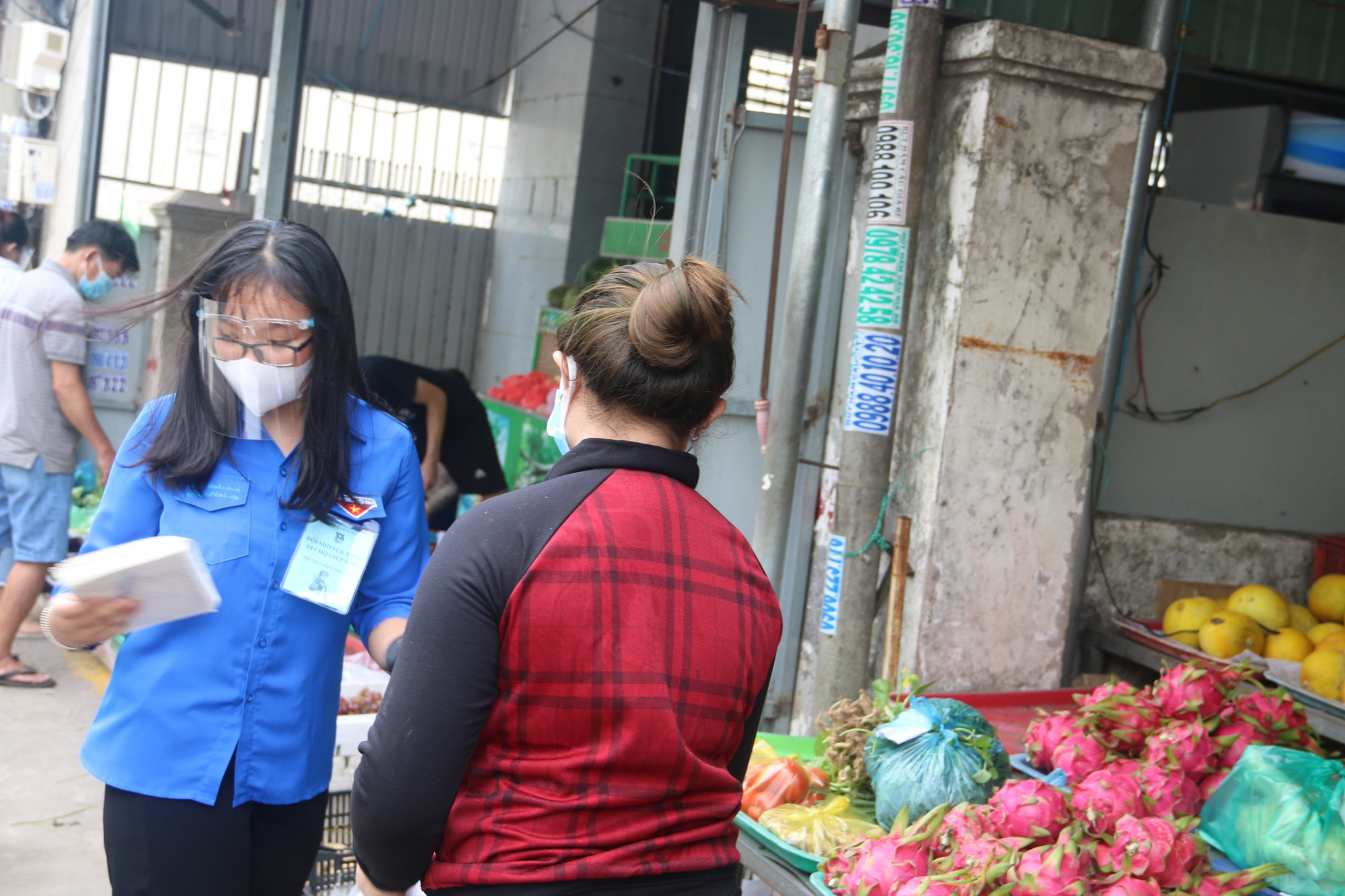 &ldquo;Shipper xanh&rdquo; đi chợ gi&uacute;p người d&acirc;n những ng&agrave;y gi&atilde;n c&aacute;ch - Ảnh 5.