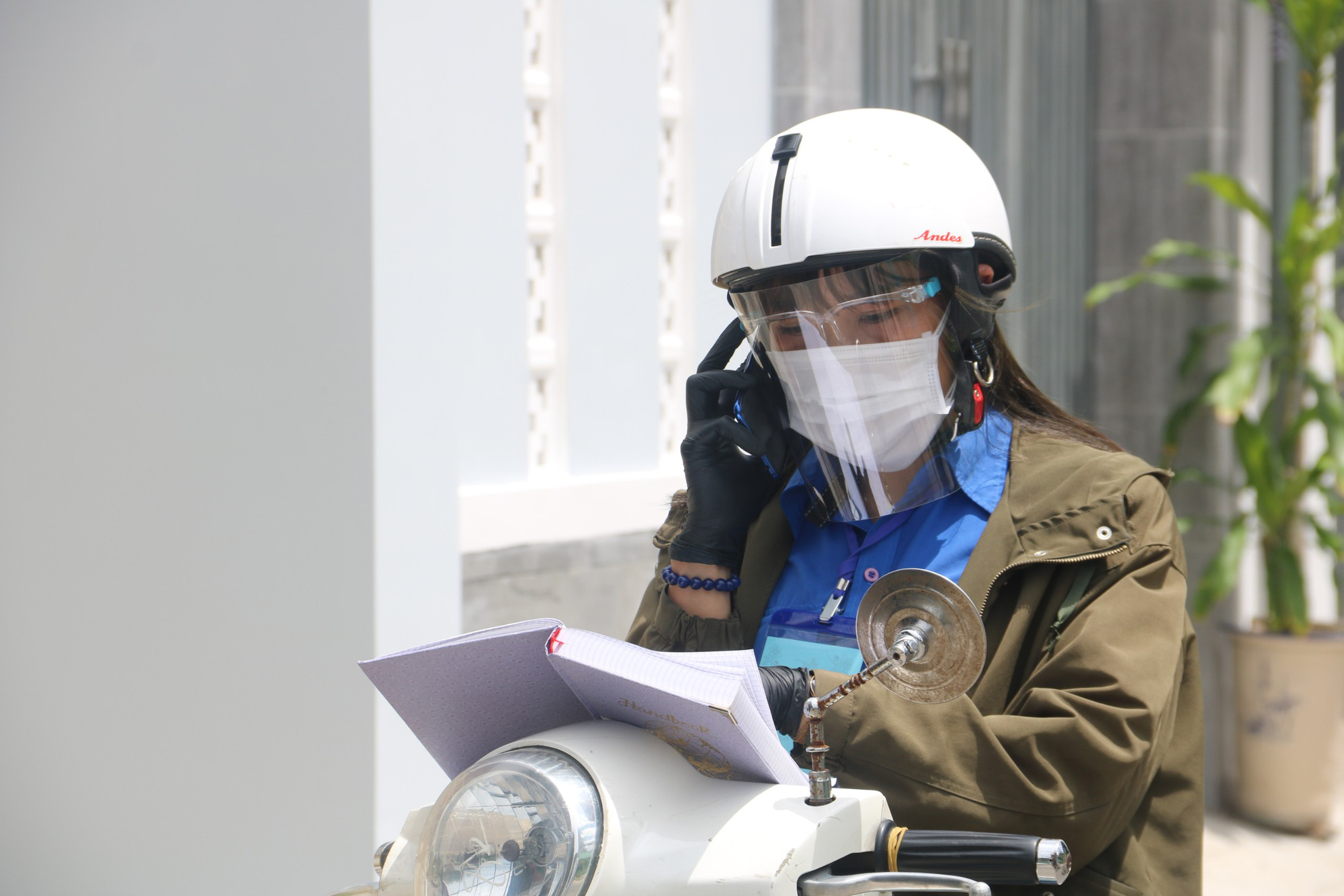 &ldquo;Shipper xanh&rdquo; đi chợ gi&uacute;p người d&acirc;n những ng&agrave;y gi&atilde;n c&aacute;ch - Ảnh 6.