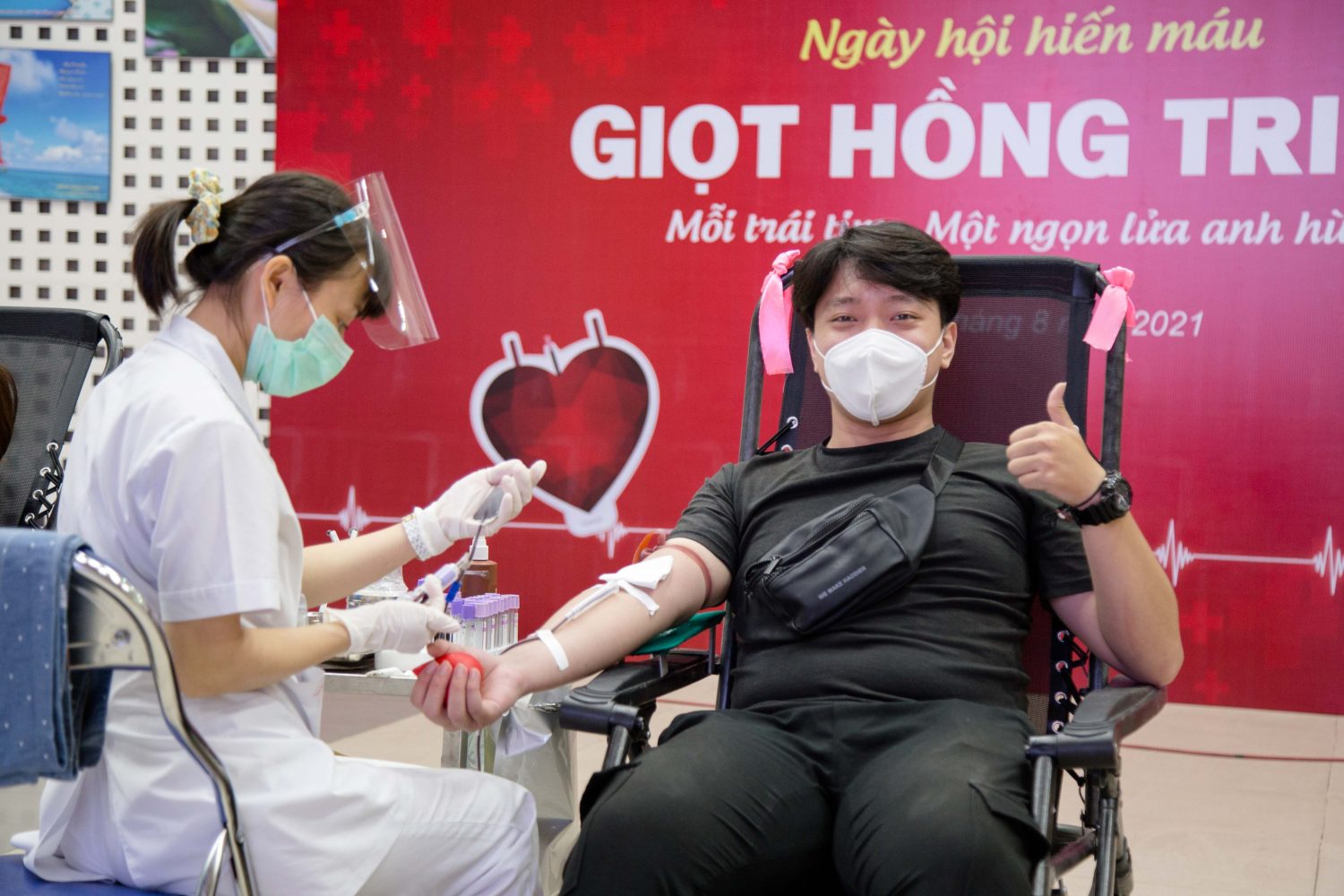 Gần 3.000 đơn vị m&aacute;u l&ecirc;n đường để điều trị cho bệnh nh&acirc;n Covid-19 - Ảnh 11.