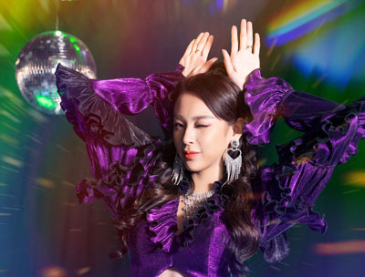 Nghệ sĩ Việt: Vàng thau lẫn lộn