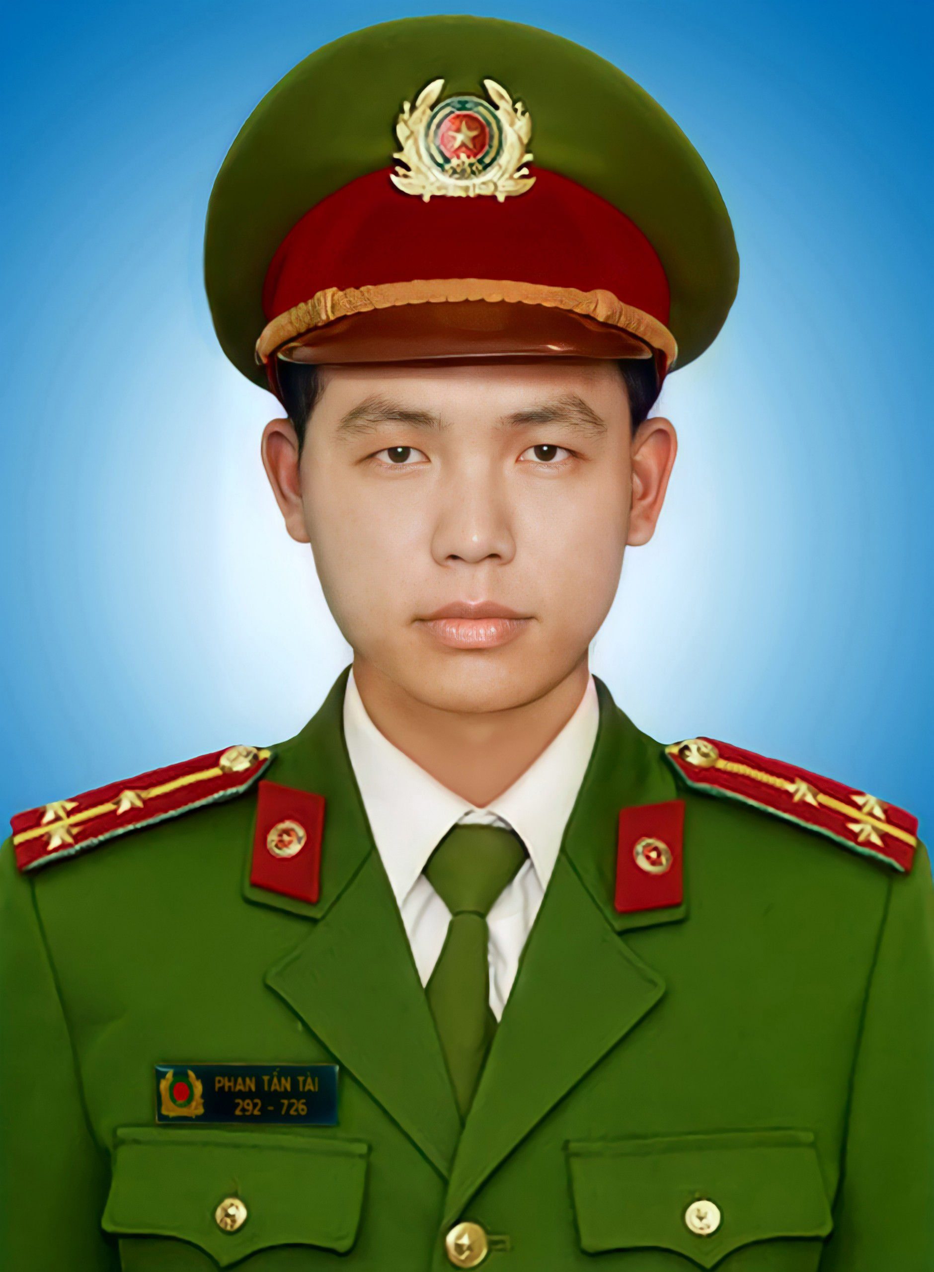 Chủ tịch nước tặng Hu&acirc;n chương Chiến c&ocirc;ng cho Đại &uacute;y Phan Tấn T&agrave;i - Ảnh 2.