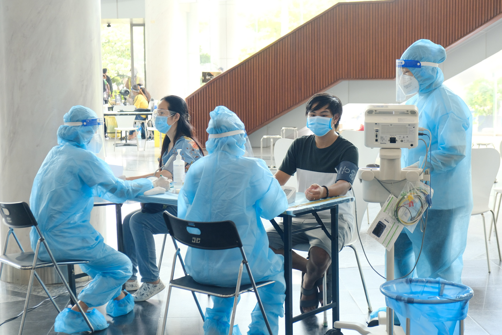 Tại sao Bệnh viện FV đề xuất thu phí dịch vụ tiêm vắc-xin Covid-19?