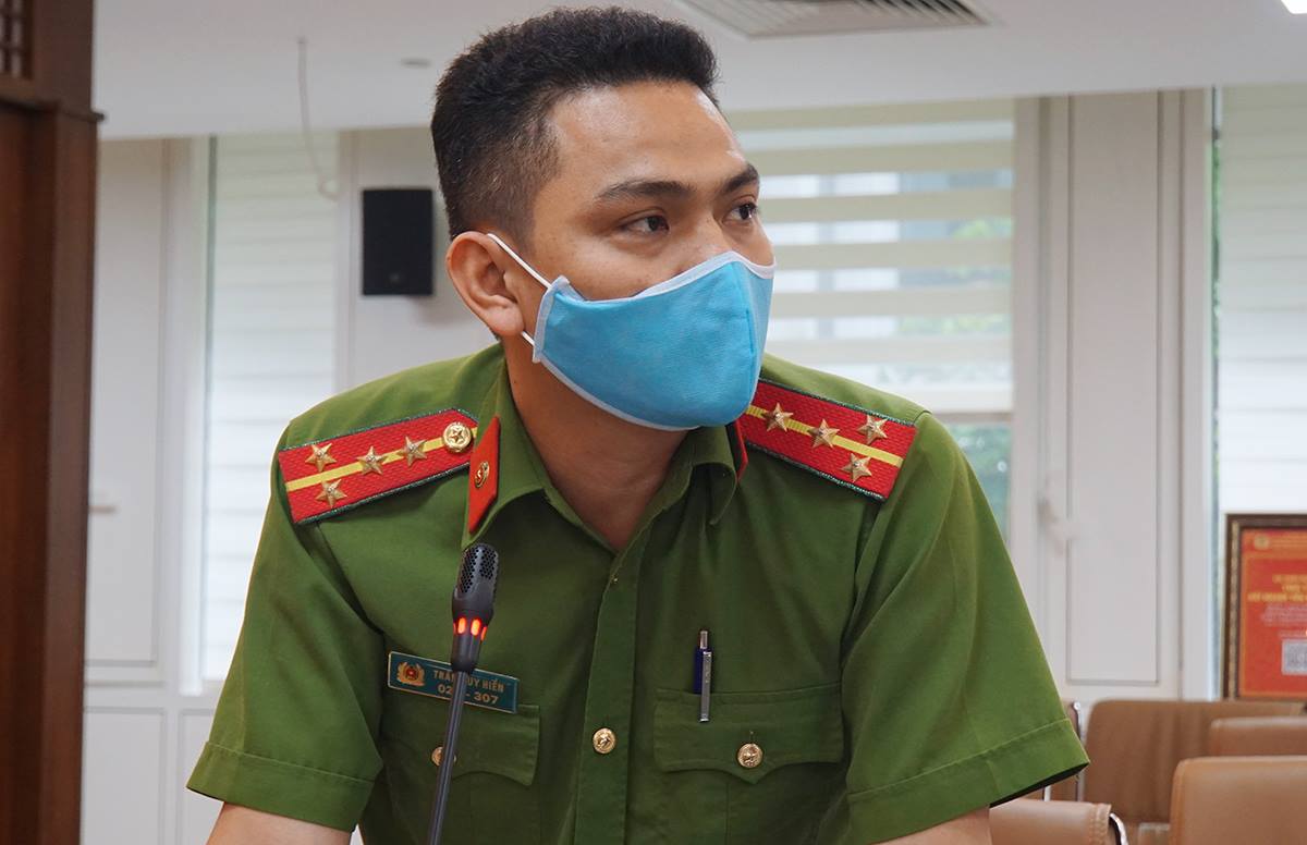 Bộ C&ocirc;ng an triển khai hệ thống khai b&aacute;o Covid-19, lấy m&atilde; QR để qua chốt - Ảnh 1.