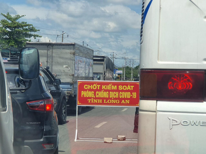 Phó Thủ tướng yêu cầu xem xét ưu tiên tiêm vắc-xin Covid-19 cho tài xế, shipper