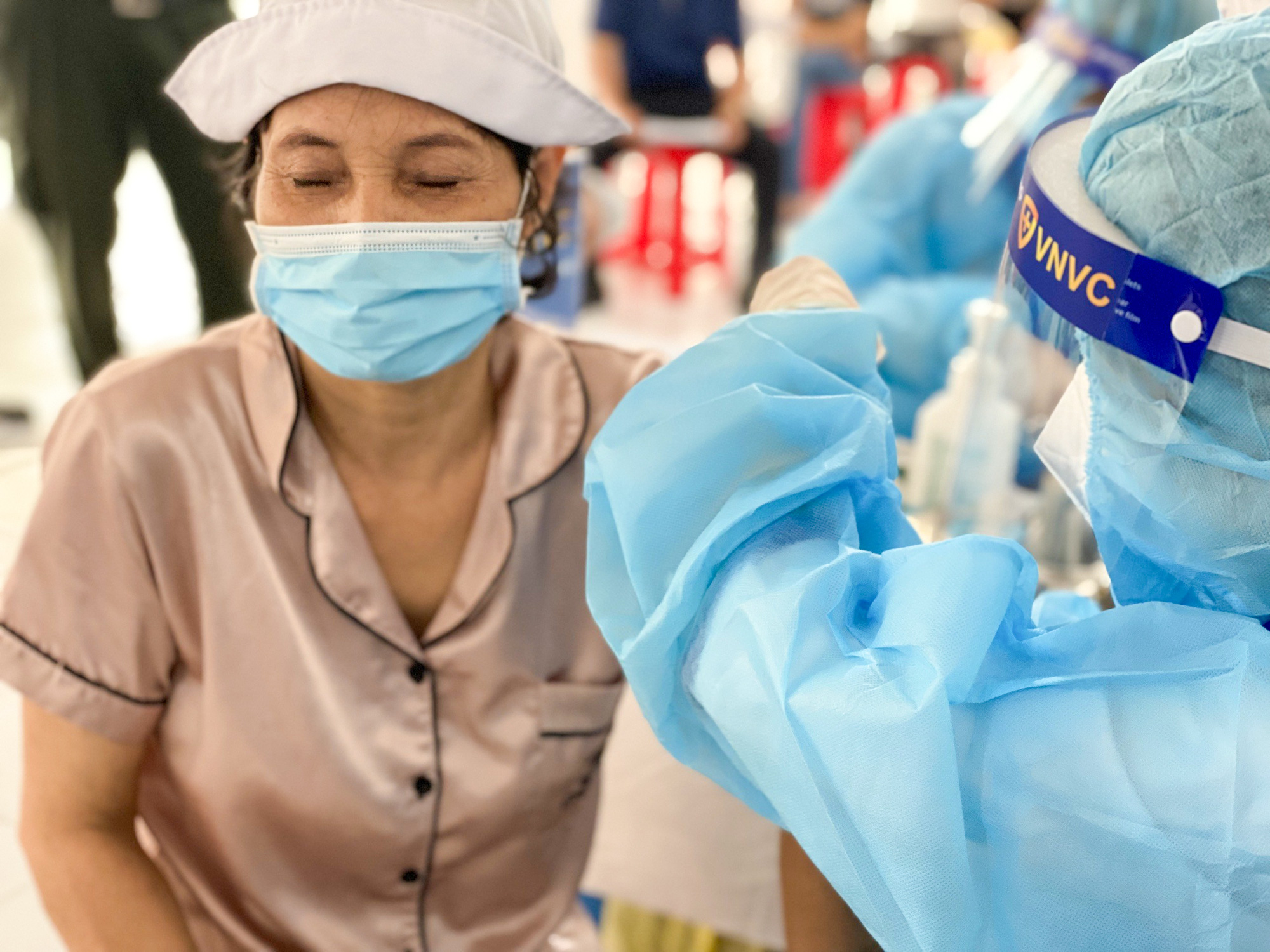 Huy động 300 nhân viên y tế đến Bình Dương tiêm vắc-xin phòng dịch Covid-19
