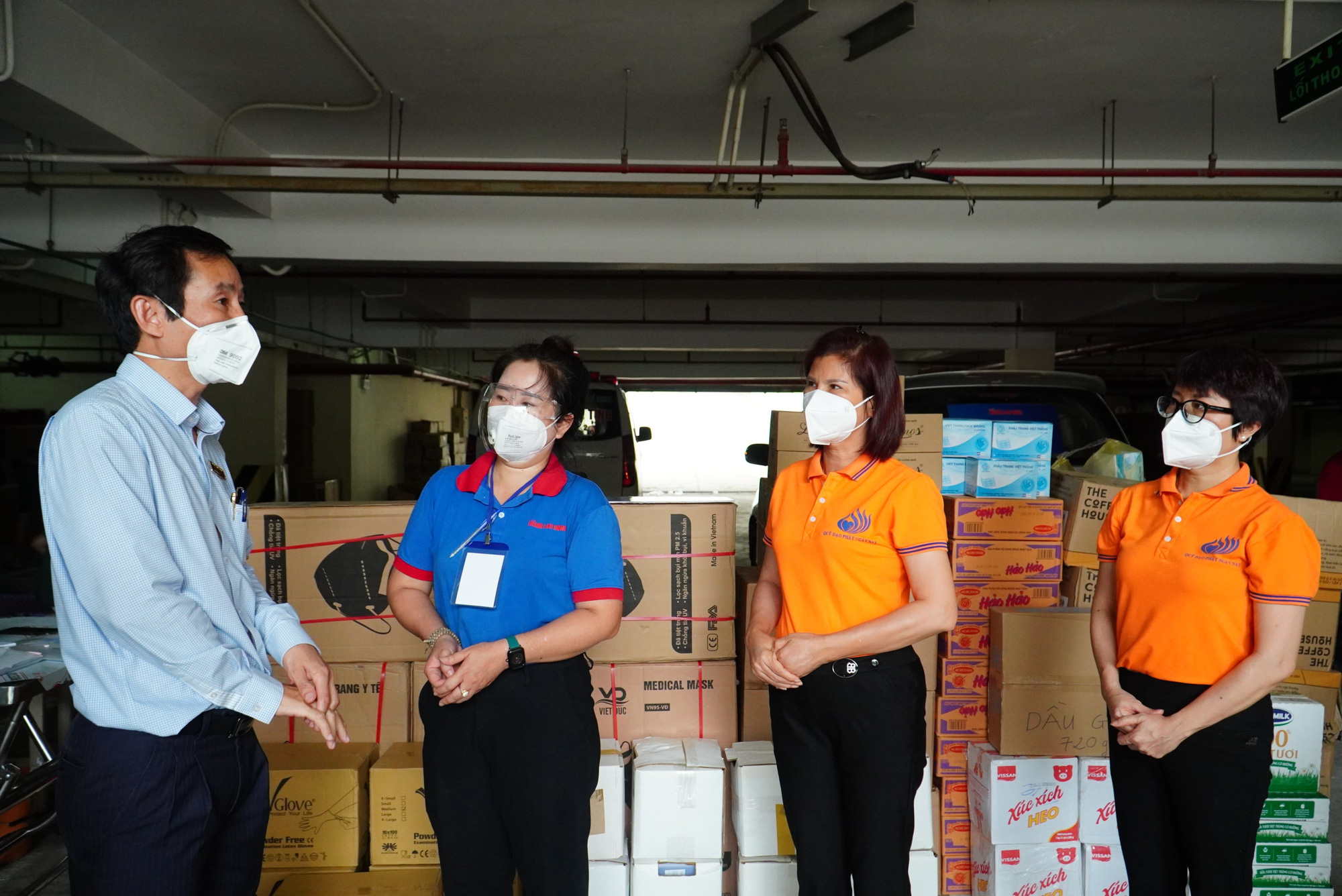 Báo Người Lao Động tiếp sức lực lượng chống dịch và công nhân, người lao động - Ảnh 3.