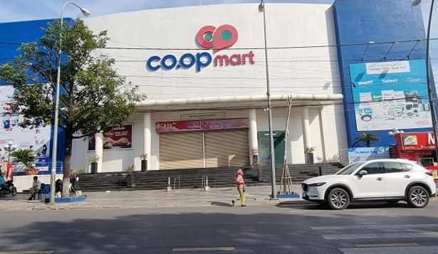 Liên quan 1 trường hợp mắc Covid-19, siêu thị lớn nhất ở Quảng Trị phải tạm đóng cửa