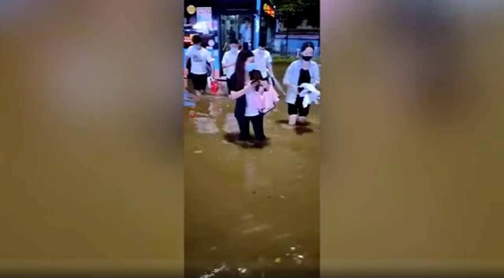 Trong 1 ng&agrave;y, b&atilde;o Lupit đổ bộ Trung Quốc 2 lần - Ảnh 4.