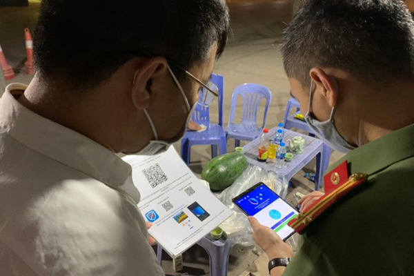 Bộ Công an triển khai hệ thống khai báo Covid-19, lấy mã QR để qua chốt