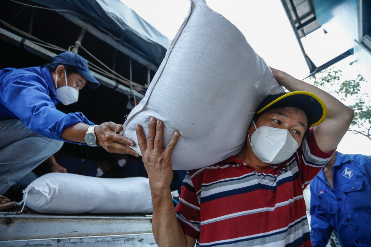 CT Group quyết không để bà con nghèo đói ăn, đau ốm - Ảnh 3.