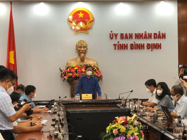 Bình Định công bố các quyết định xử lý giám đốc sở, cục phó chơi golf giữa đại dịch