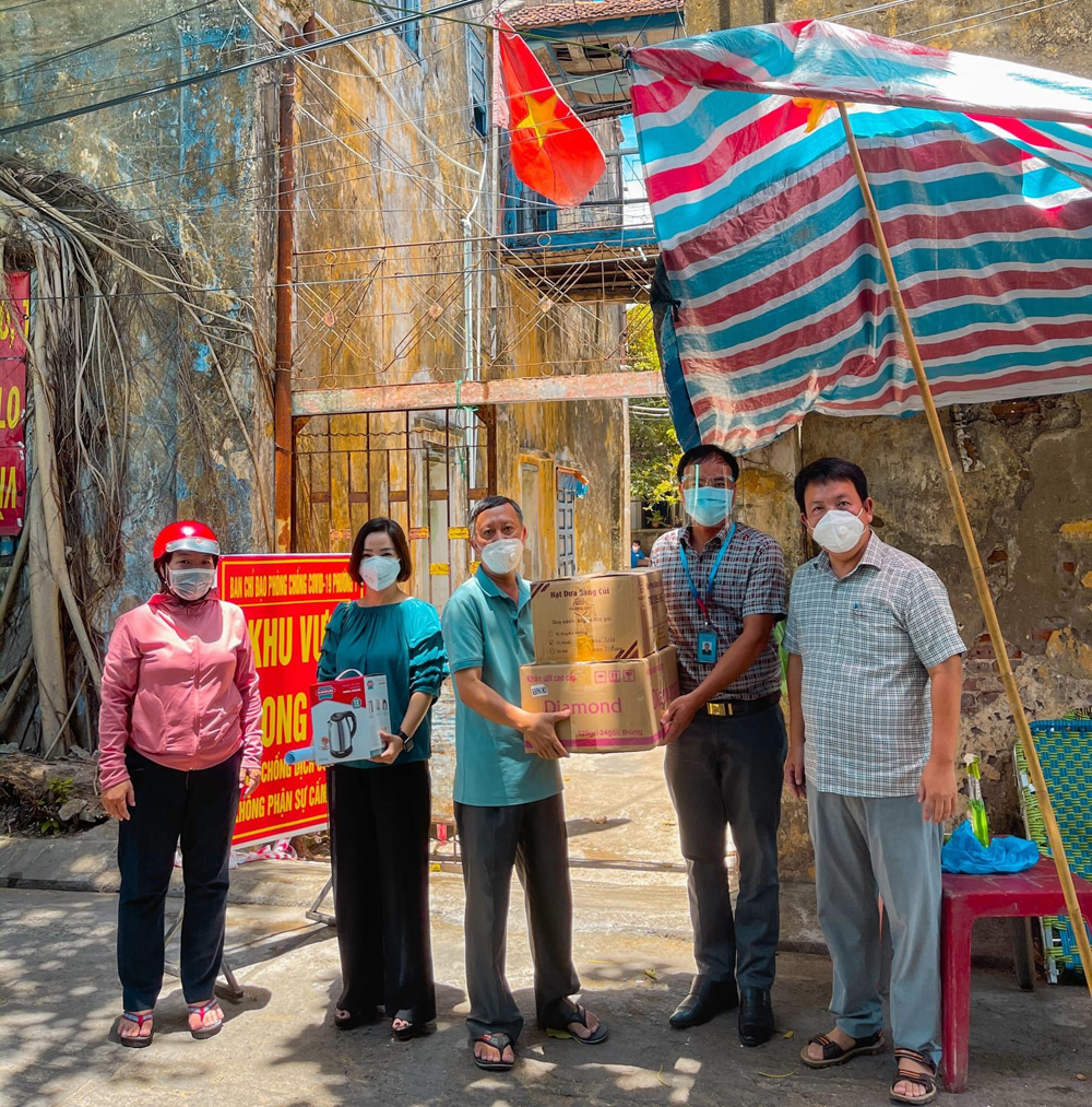 X&oacute;m ngh&egrave;o 17 Phan Đ&igrave;nh Ph&ugrave;ng những ng&agrave;y phong tỏa - Ảnh 2.