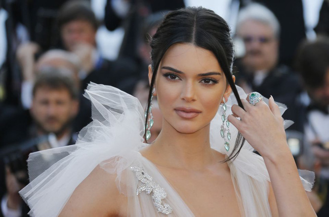 Si&ecirc;u mẫu Kendall Jenner bị h&atilde;ng thời trang kiện đ&ograve;i bồi thường  - Ảnh 1.