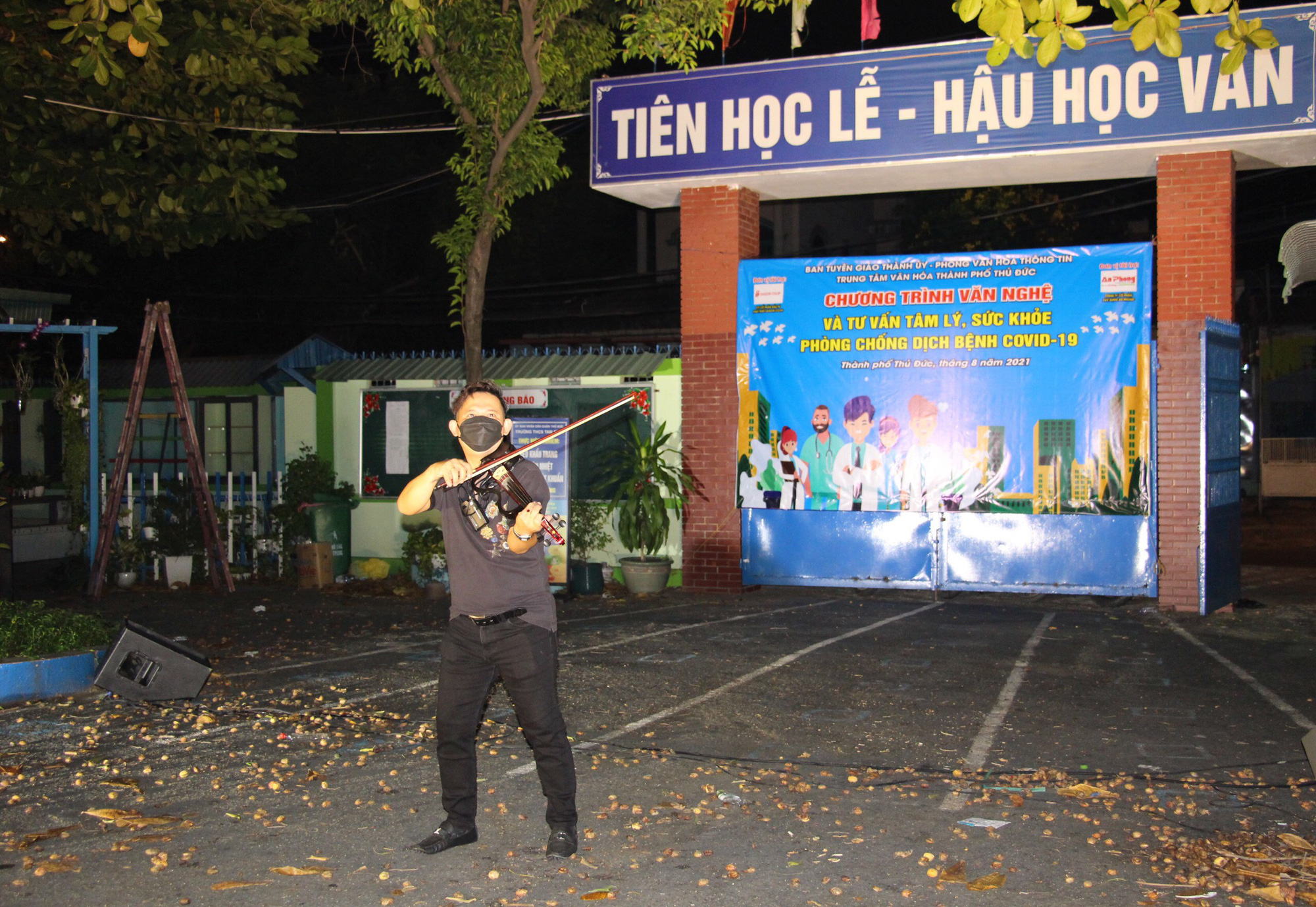 X&uacute;c động đ&ecirc;m văn nghệ Kh&uacute;c ca đồng l&ograve;ng tại bệnh viện d&atilde; chiến ở TP Thủ Đức - Ảnh 6.