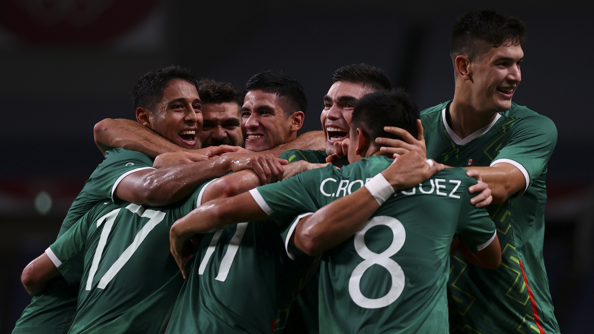 Cầu thủ Nhật Bản bật kh&oacute;c khi vuột HCĐ Olympic 2020 v&agrave;o tay Mexico - Ảnh 6.
