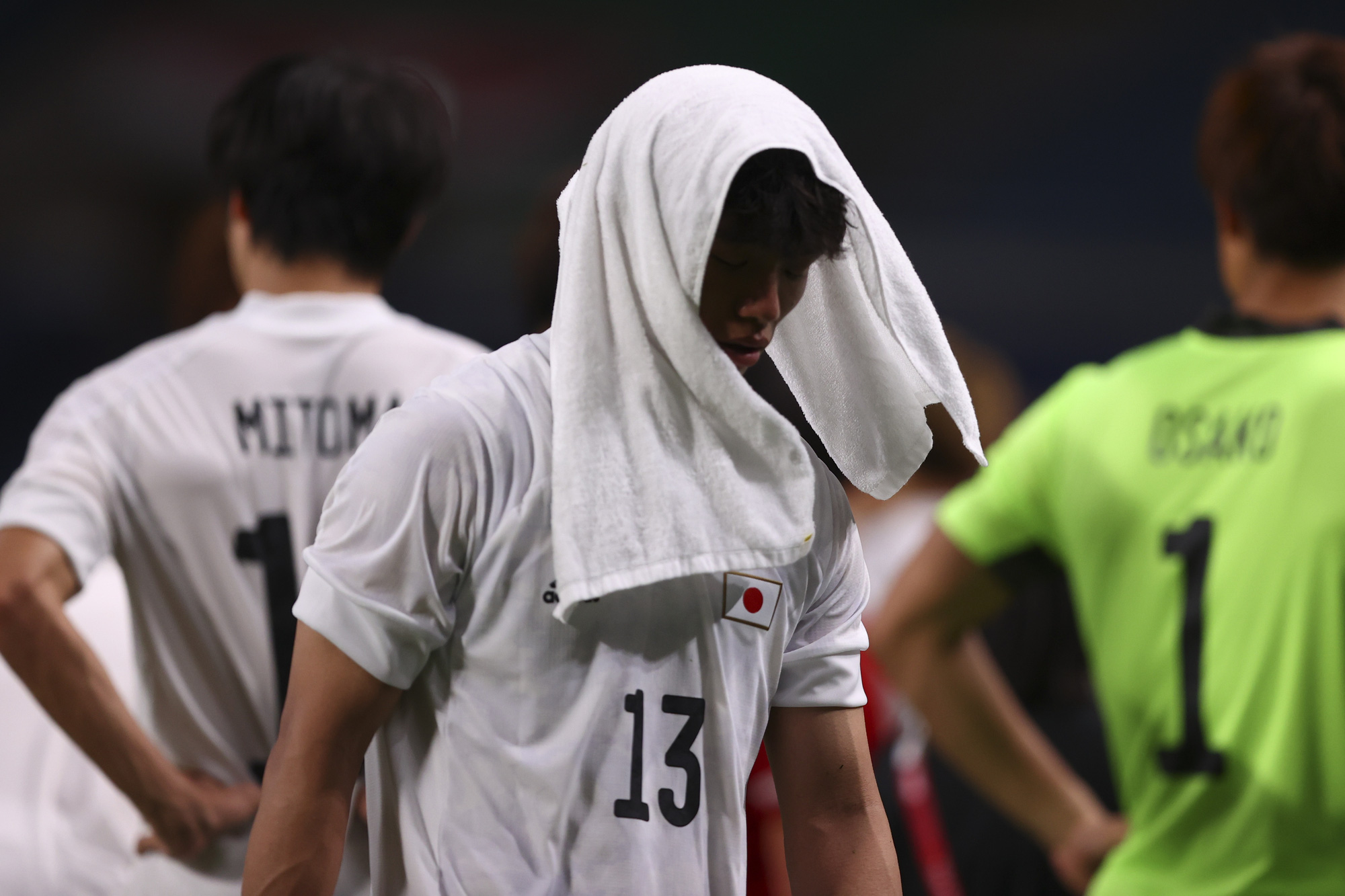 Cầu thủ Nhật Bản bật kh&oacute;c khi vuột HCĐ Olympic 2020 v&agrave;o tay Mexico - Ảnh 9.