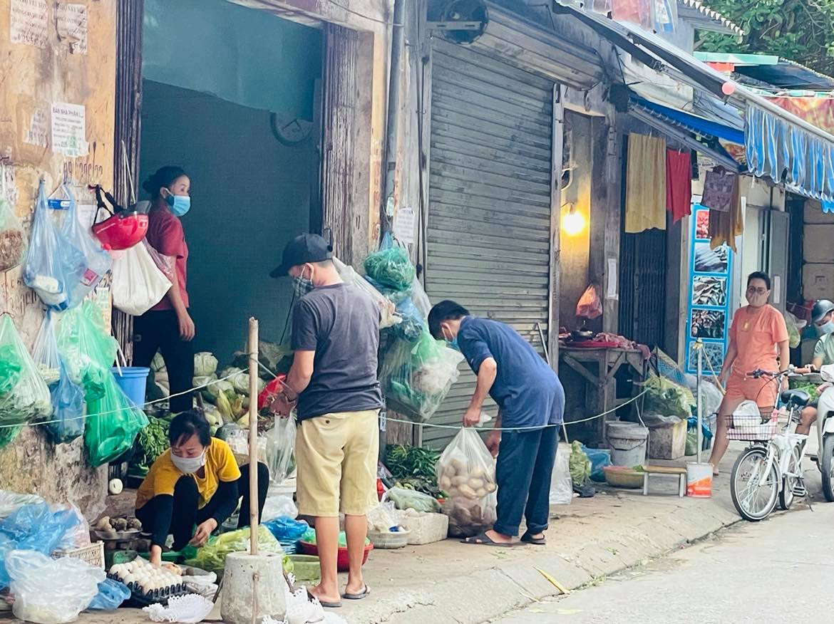 Người d&acirc;n n&ecirc;n đi chợ 2 lần/tuần thay v&igrave; c&aacute;ch nhật như hiện nay - Ảnh 2.