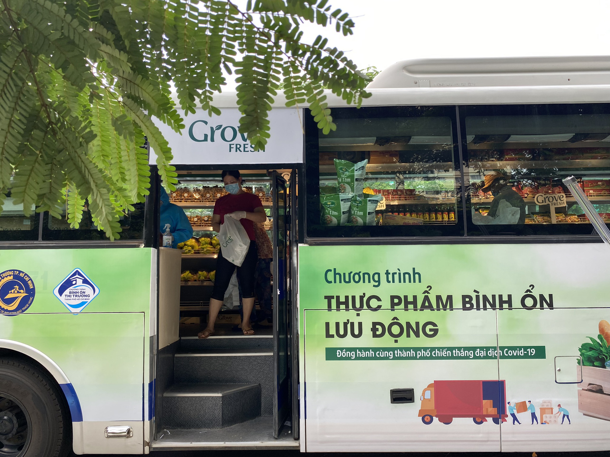 Si&ecirc;u thị mini di động b&aacute;n thực phẩm gi&aacute; b&igrave;nh ổn lần đầu ti&ecirc;n xuất hiện tại TP HCM - Ảnh 4.