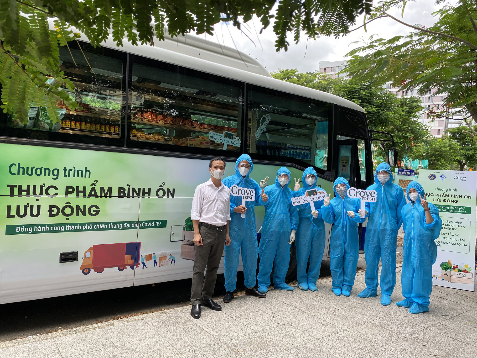 Si&ecirc;u thị mini di động b&aacute;n thực phẩm gi&aacute; b&igrave;nh ổn lần đầu ti&ecirc;n xuất hiện tại TP HCM - Ảnh 6.