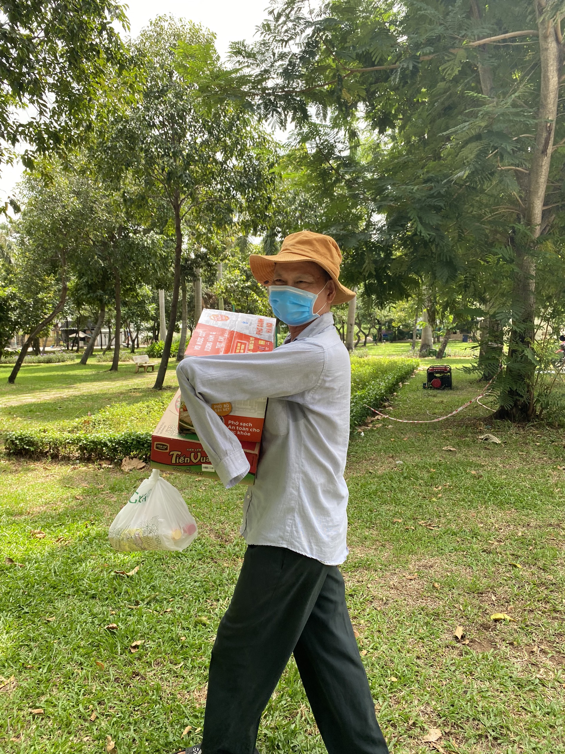 Si&ecirc;u thị mini di động b&aacute;n thực phẩm gi&aacute; b&igrave;nh ổn lần đầu ti&ecirc;n xuất hiện tại TP HCM - Ảnh 5.