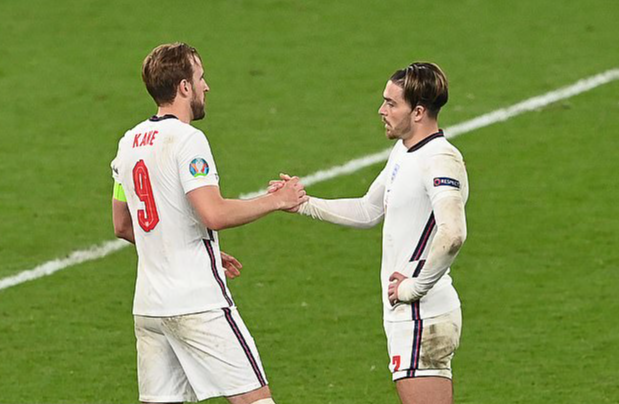 Bom tấn Jack Grealish l&agrave;m cho&aacute;ng v&aacute;ng s&acirc;n cỏ Ngoại hạng Anh - Ảnh 6.