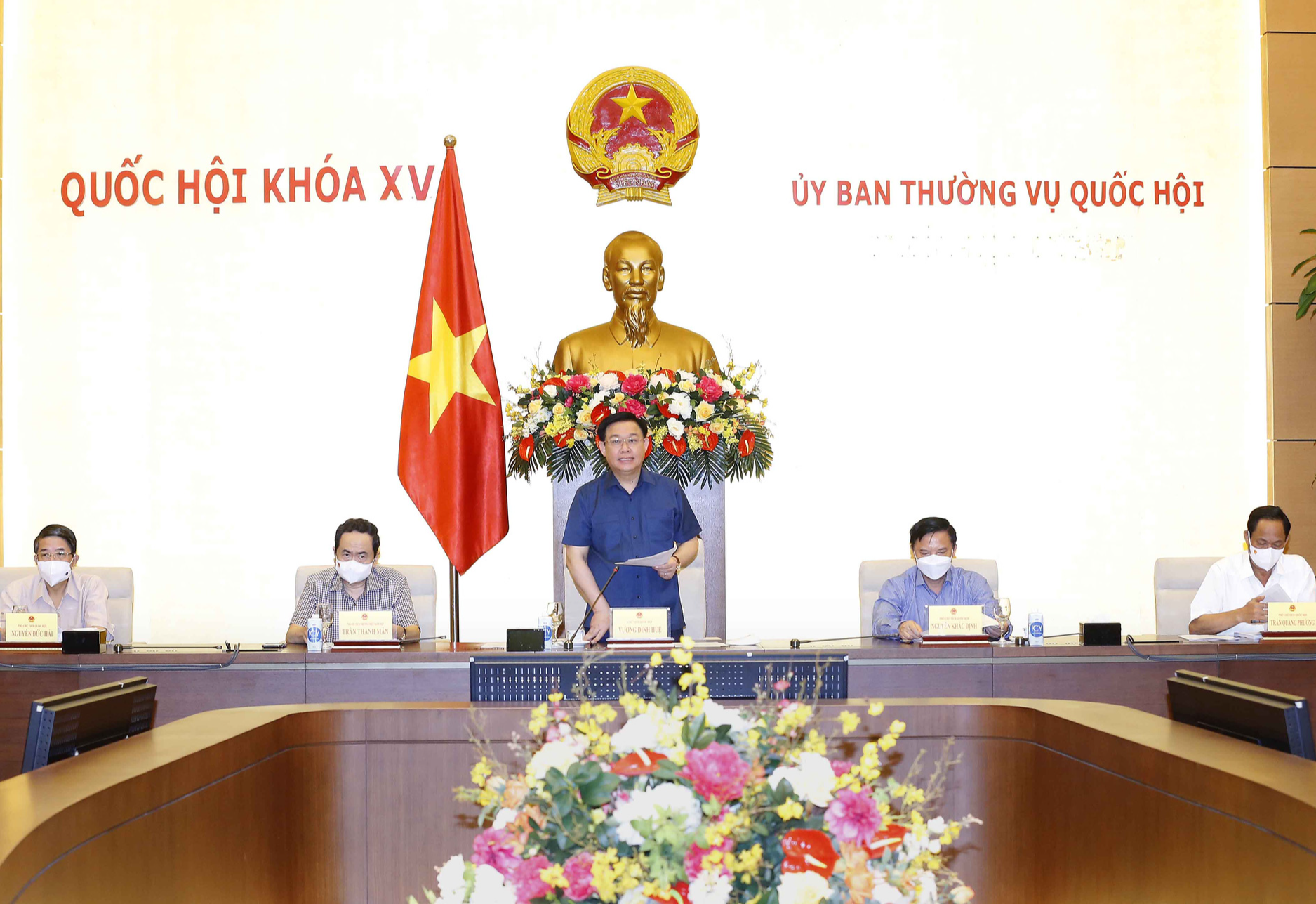 Đồng ý cho Chính phủ áp dụng 4 quy định khác luật để phòng, chống Covid-19