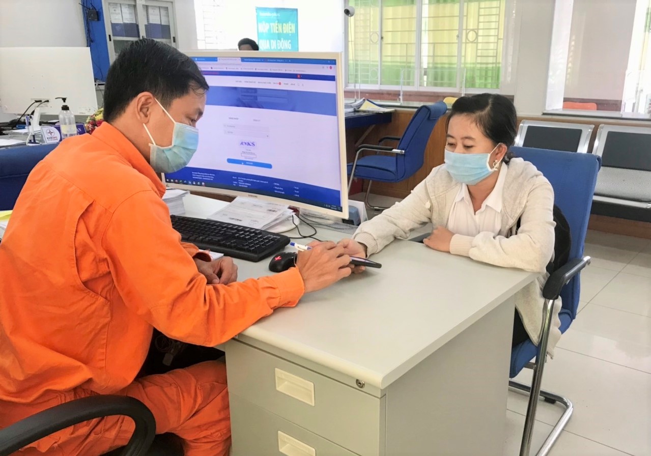 H&agrave;ng triệu kh&aacute;ch h&agrave;ng tại 21 tỉnh, th&agrave;nh ph&iacute;a Nam được giảm gi&aacute; điện, giảm tiền điện - Ảnh 2.