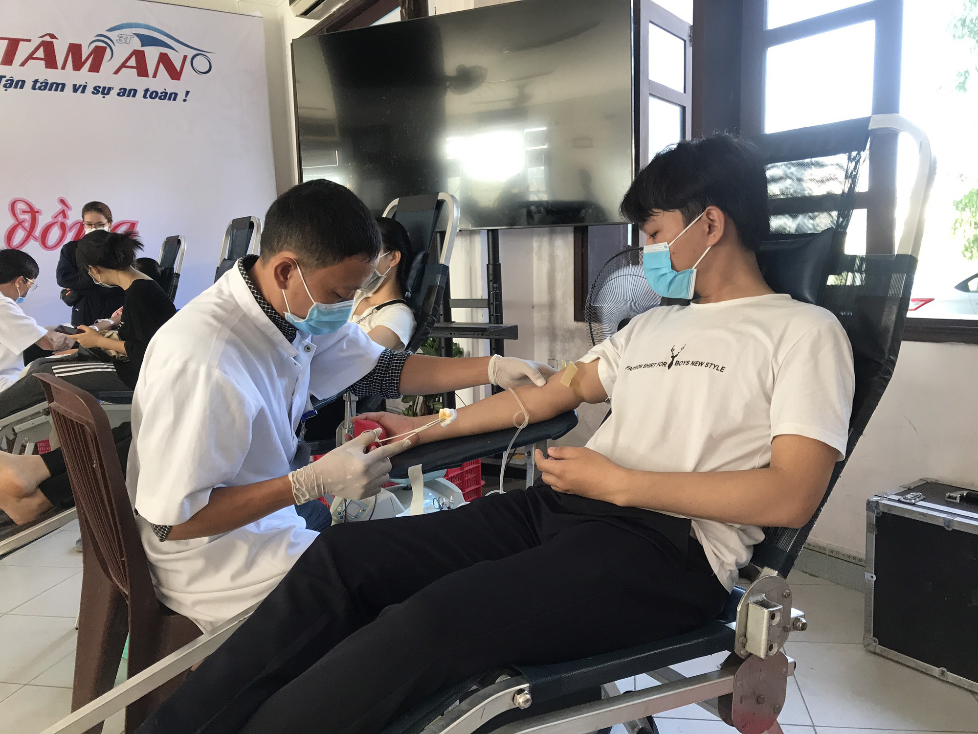 Hiến máu cứu người để gây Quỹ vắc-xin phòng chống Covid-19