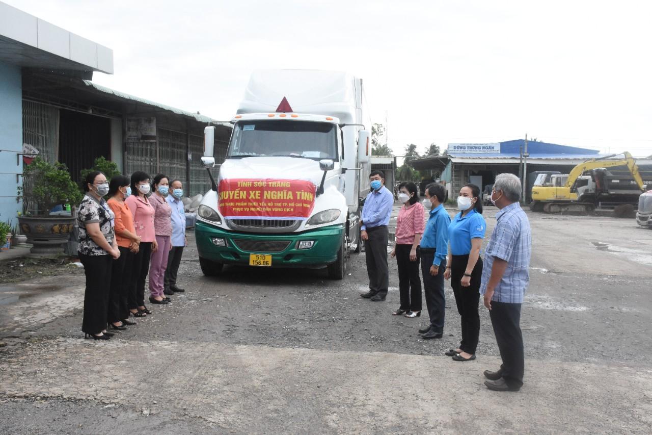 Những chuyến xe nghĩa tình từ Sóc Trăng, An Giang và Long An hướng về TP HCM