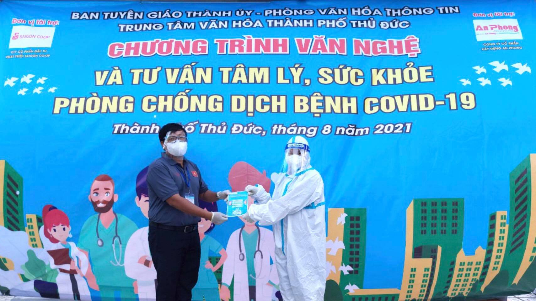 TP Thủ Đức: Đưa sách điện tử đến các khu cách ly