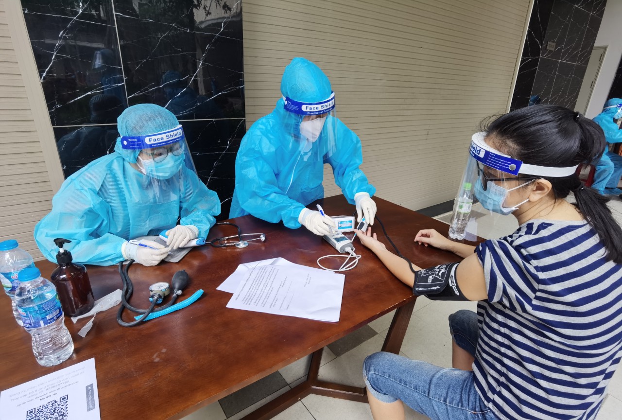 TP HCM: Chung cư chủ động tổ chức tiêm vắc-xin Covid-19 cho người dân - Ảnh 2.