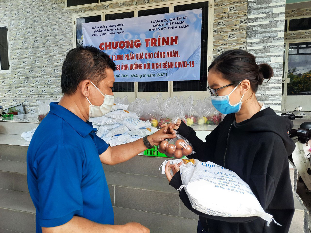 Tổng LĐLĐ Việt Nam hỗ trợ đội ngũ cán bộ y tế chống dịch