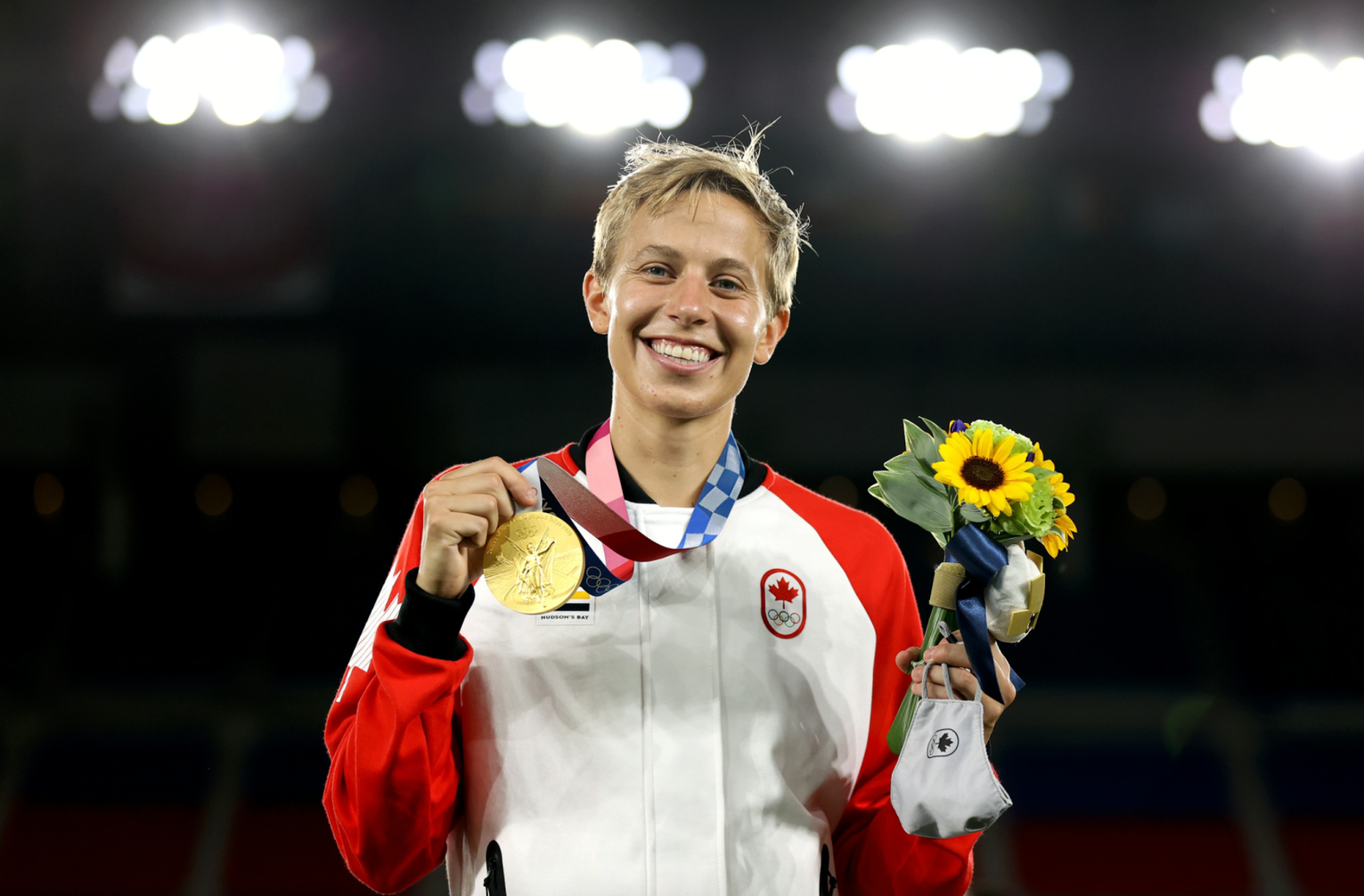VĐV chuyển giới đầu ti&ecirc;n v&ocirc; địch b&oacute;ng đ&aacute; Olympic Tokyo 2020 - Ảnh 2.