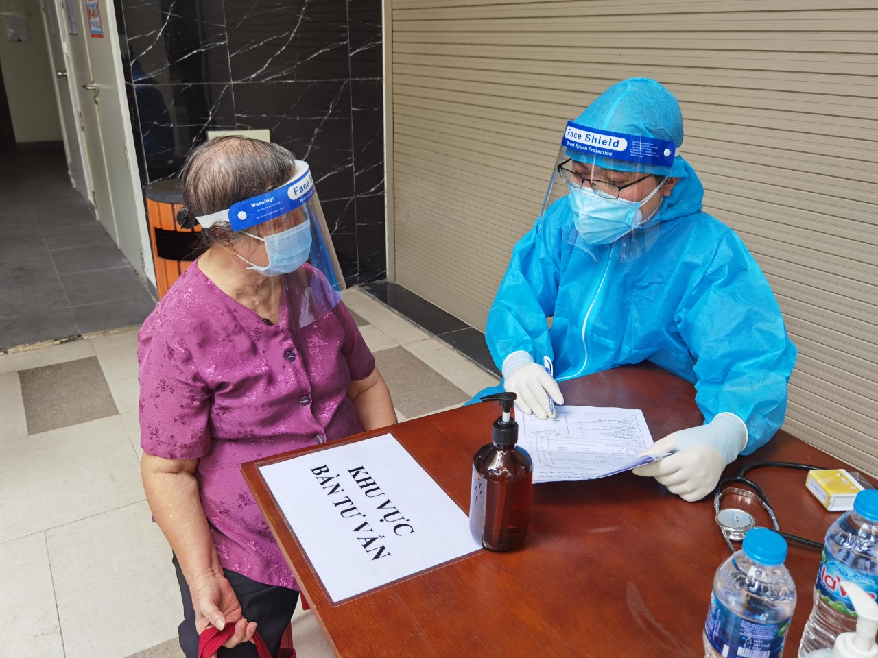TP HCM: Chung cư chủ động tổ chức tiêm vắc-xin Covid-19 cho người dân - Ảnh 3.