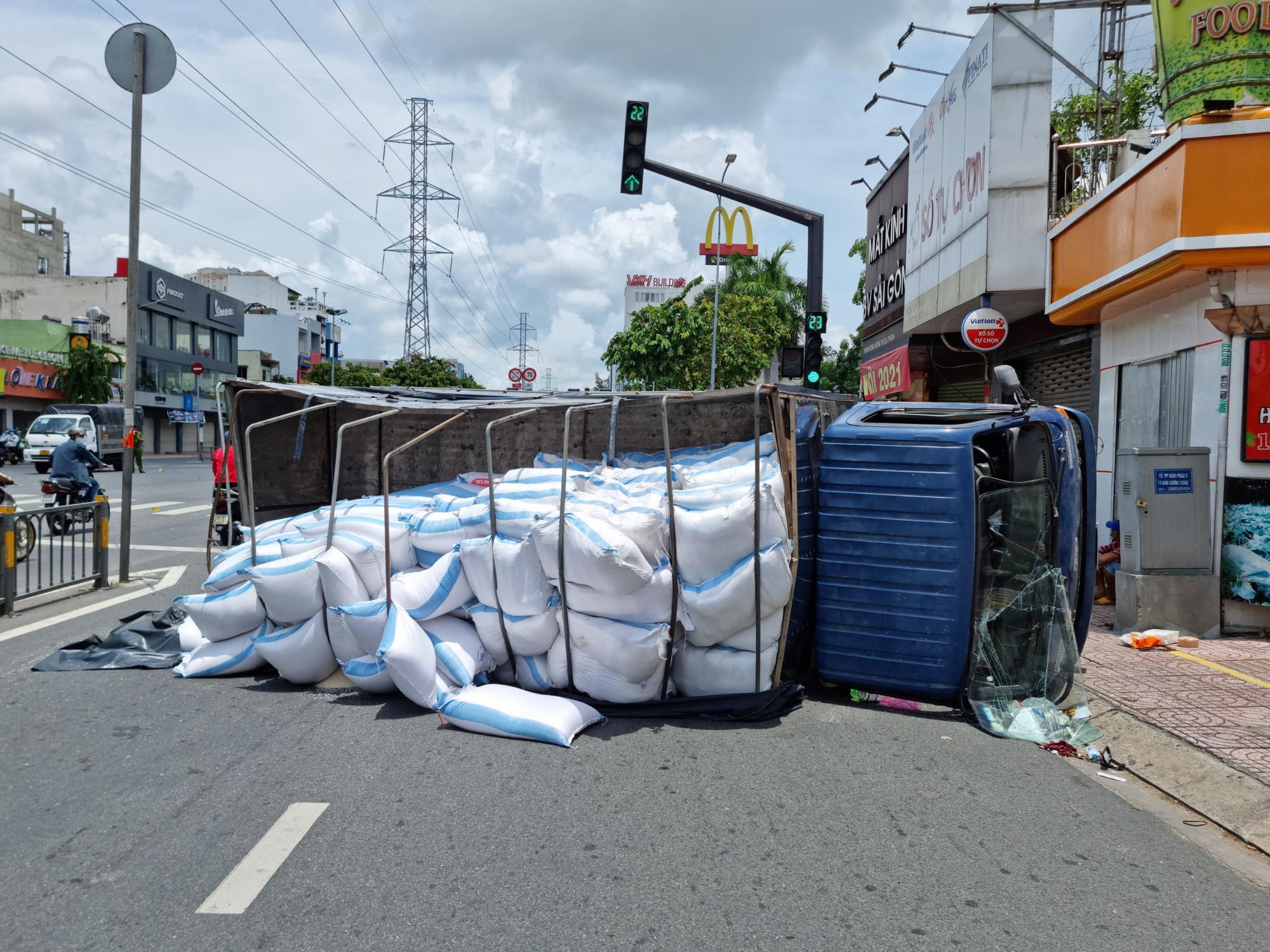 Tai nạn thương t&acirc;m ở quận 6, TP HCM - Ảnh 1.