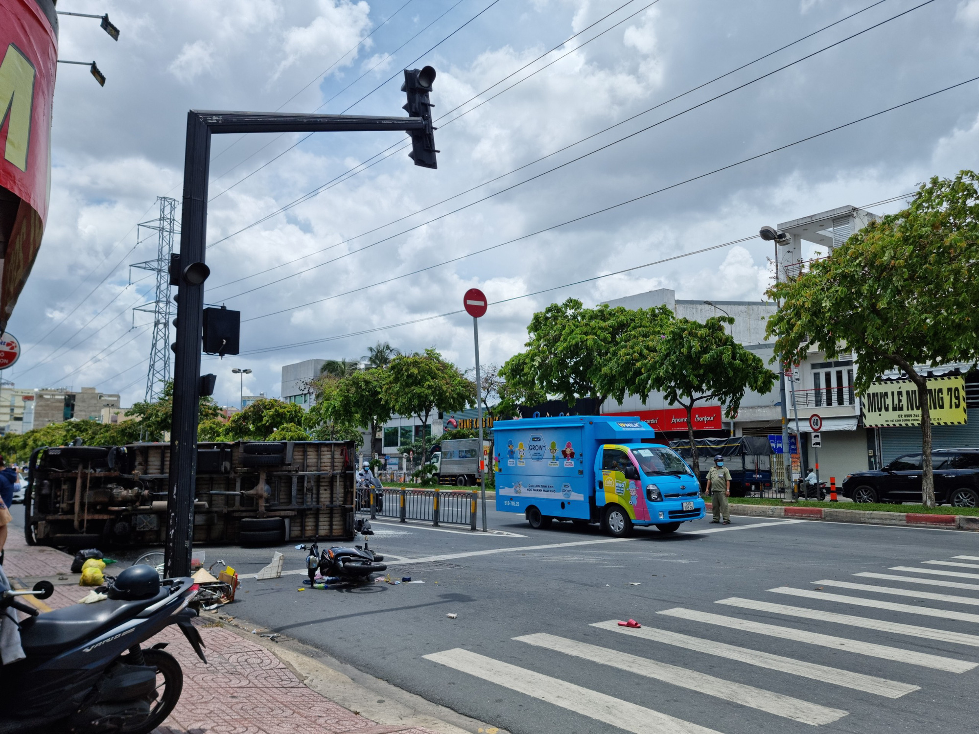 Tai nạn thương t&acirc;m ở quận 6, TP HCM - Ảnh 2.