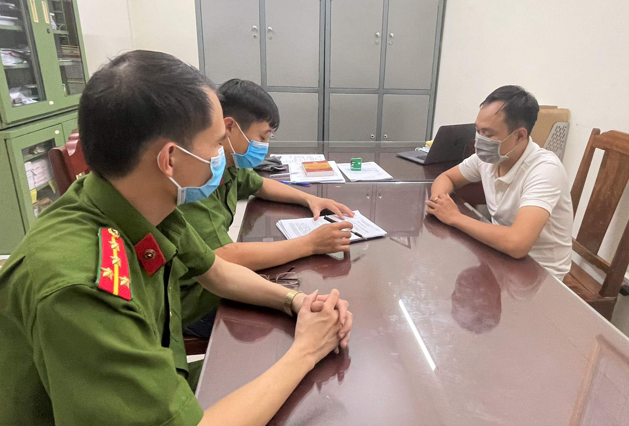 Làm giả hồ sơ mua hàng trả góp rồi lừa đảo gần 5 tỉ đồng của 2 công ty tài chính - Ảnh 2.