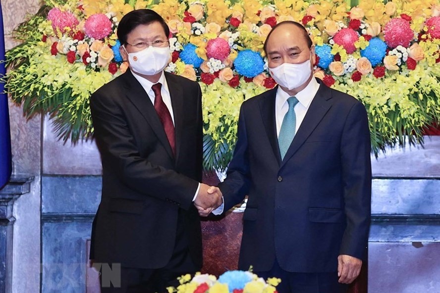 Chủ tịch nước Nguyễn Xuân Phúc tới Vientiane, bắt đầu thăm chính thức CHDCND Lào - Ảnh 2.