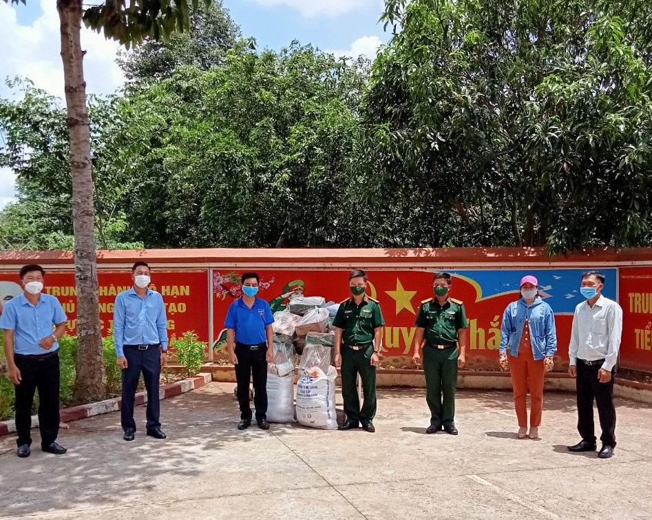 Tuổi trẻ Bình Phước vận động doanh nghiệp góp gần 9 tỉ đồng để cùng chống dịch - Ảnh 2.