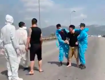 Nam thanh niên xăm trổ đấm thành viên chốt kiểm soát Covid-19