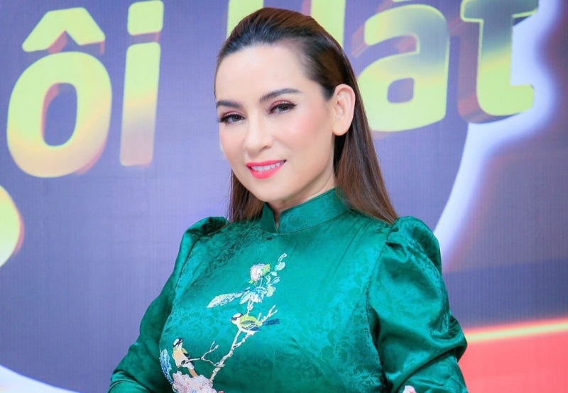 Phía Việt Hương nói gì về thông tin "Phi Nhung cầm cự từng hơi thở"?