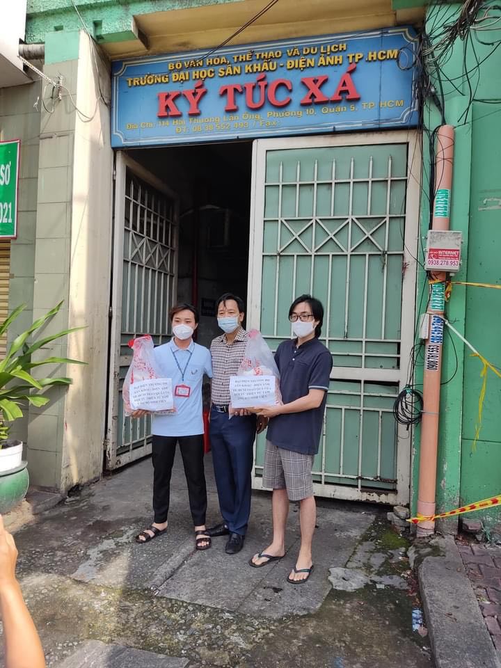 Trường Đại học Sân Khấu - Điện ảnh TP HCM và nghệ sĩ giúp sinh viên sân khấu kẹt lại TP - Ảnh 3.