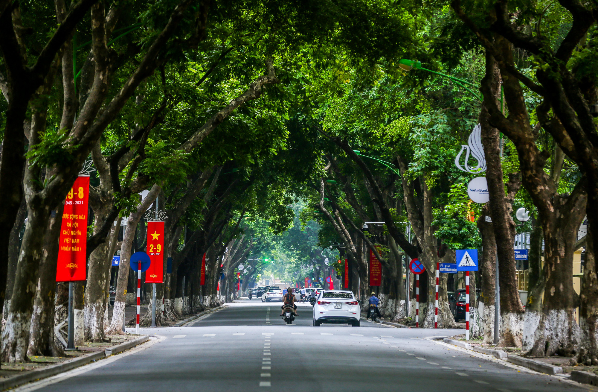 Hà Nội thực hiện nghiêm giãn cách xã hội trong ngày Quốc khánh 2-9 - Ảnh 9.